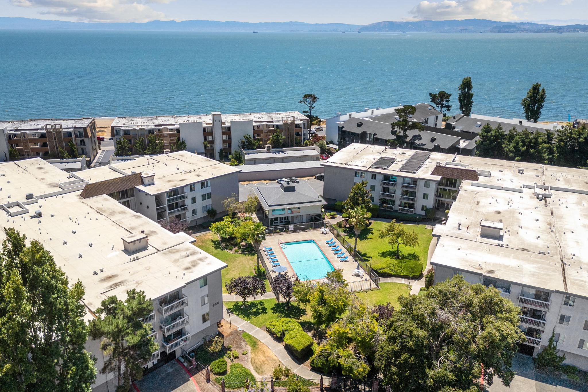 950 Shorepoint Ct, Alameda, California 94501, 1 Bedroom Bedrooms, ,1 BathroomBathrooms,Condo,Active Listings,Shorepoint,1394