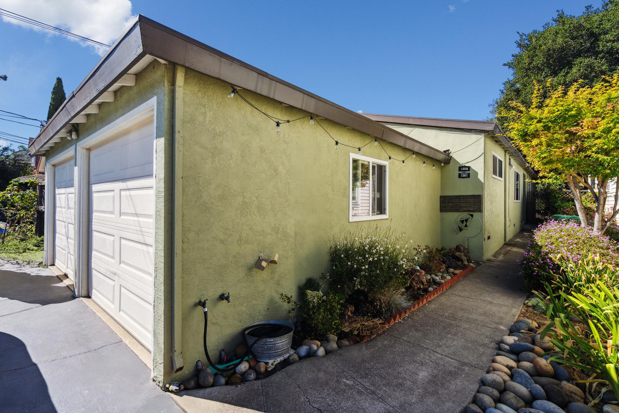 1359-1361 Versailles Ave, Alameda, California 94501, 4 Bedrooms Bedrooms, ,2 BathroomsBathrooms,Duplex,Active Listings,Versailles,1407