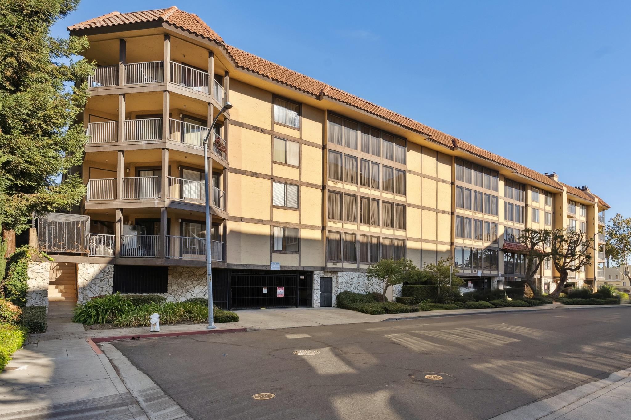 1132 Carpentier ST #404, San Leandro, California 94577, 2 Bedrooms Bedrooms, ,2 BathroomsBathrooms,Condo,Active Listings,Carpentier,1408